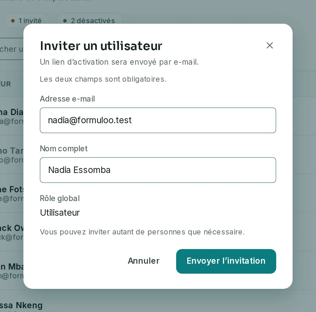 La fenêtre Inviter un utilisateur, avec l’adresse e-mail et le nom complet remplis, et le rôle global Utilisateur, que la fenêtre ne permet pas de changer.